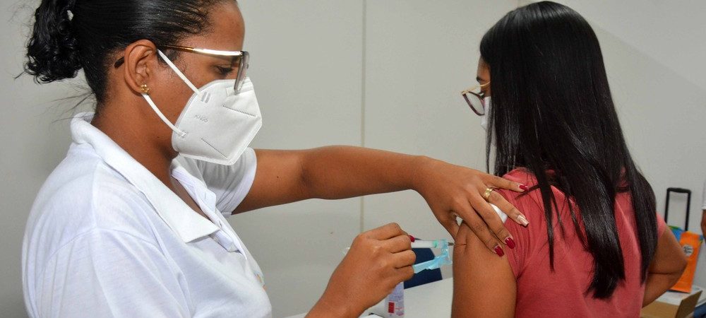 Salvador retoma vacinação contra a Covid-19 neste sábado (18)