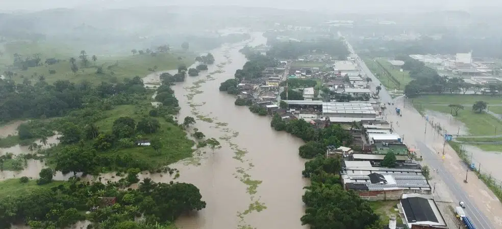 Sobe para 20 o número de mortos por causa da chuva na Bahia