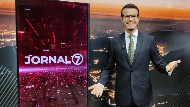 Jornalista desmaia enquanto apresentava jornal ao vivo