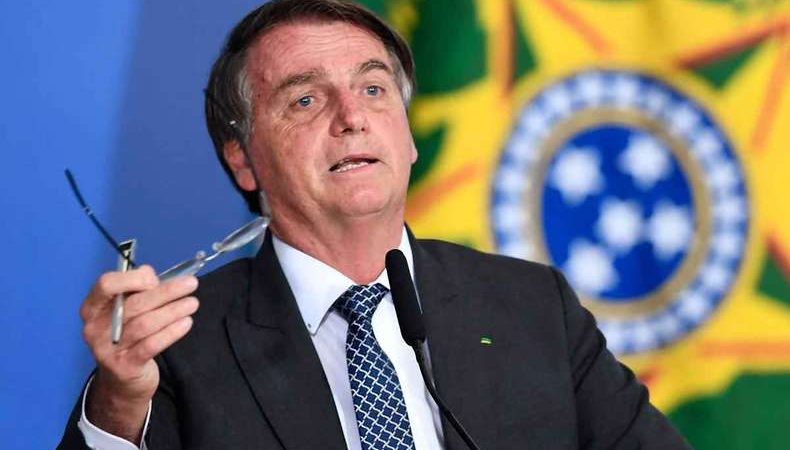 Bolsonaro libera voos internacionais na classe executiva para ministros; medida foi vetada no governo Temer
