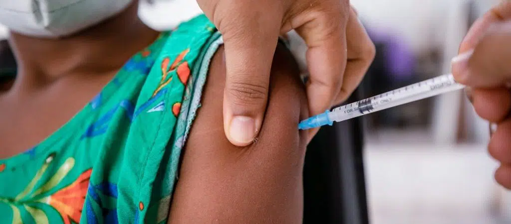 Camaçari: Crianças de 11 anos sem comorbidades são vacinadas contra a Covid-19