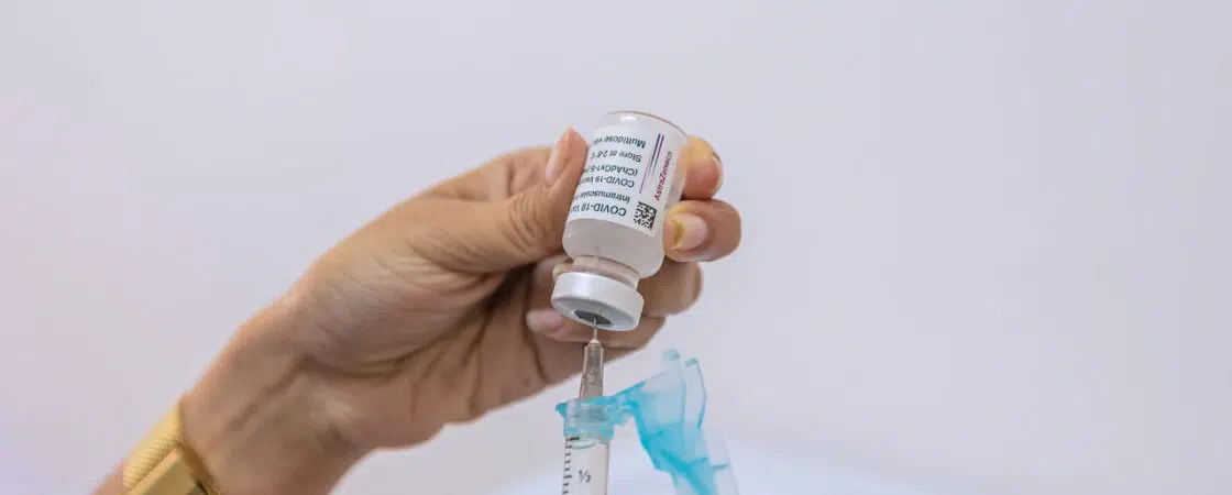 Camaçari inicia vacinação da dose de reforço contra COVID-19 em puérperas e gestantes