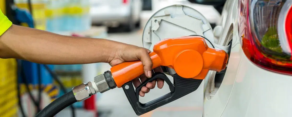 Preço da gasolina ultrapassa R$ 8 por litro em postos da Bahia