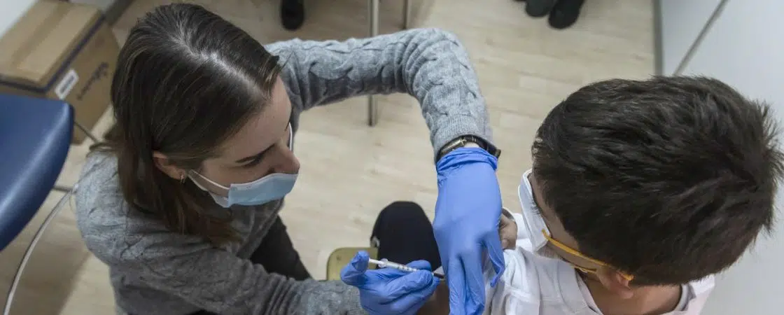 Maioria em consulta pública foi contra exigir receita para vacina de Covid em crianças, diz governo