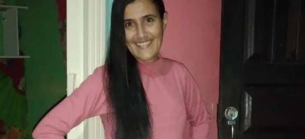 Mulher morre após ser atingida por bala perdida dentro da própria casa em Ilhéus