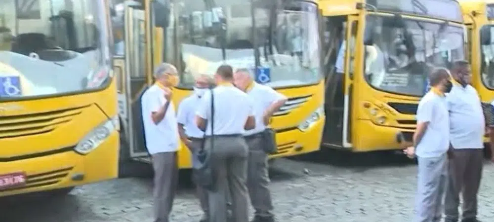 Trabalhadores do transporte público de Salvador fazem paralisação