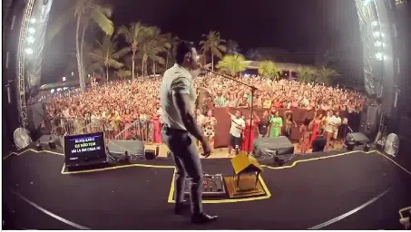 VÍDEO: Milhares de pessoas vão a show de Gusttavo Lima em Porto Seguro em meio a decreto que reduz público