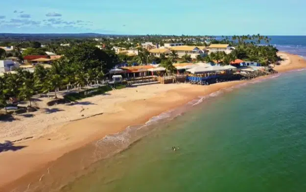 “A praia também é do povo”, denuncia homem impedido de entrar com van em Guarajuba