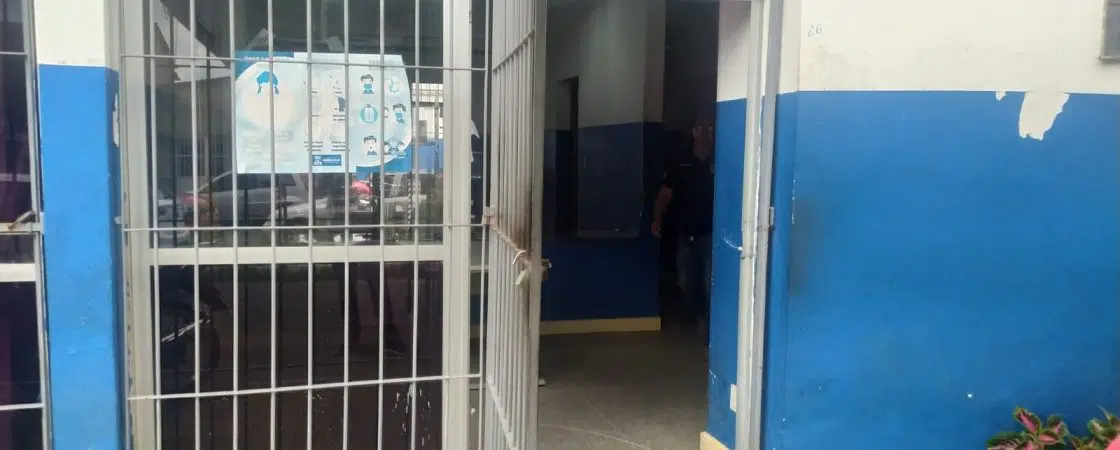 Gerente de tráfico de drogas é preso com rádios comunicadores em Simões Filho
