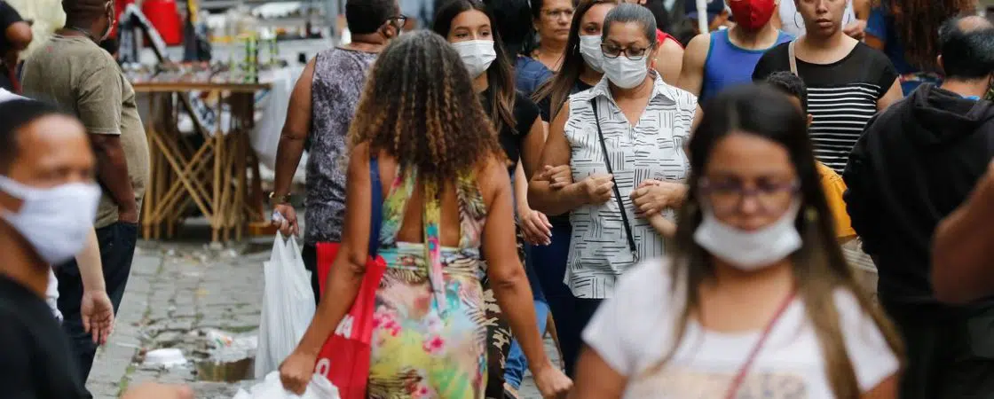 Brasil registra baixa em média móvel de mortes por Covid-19