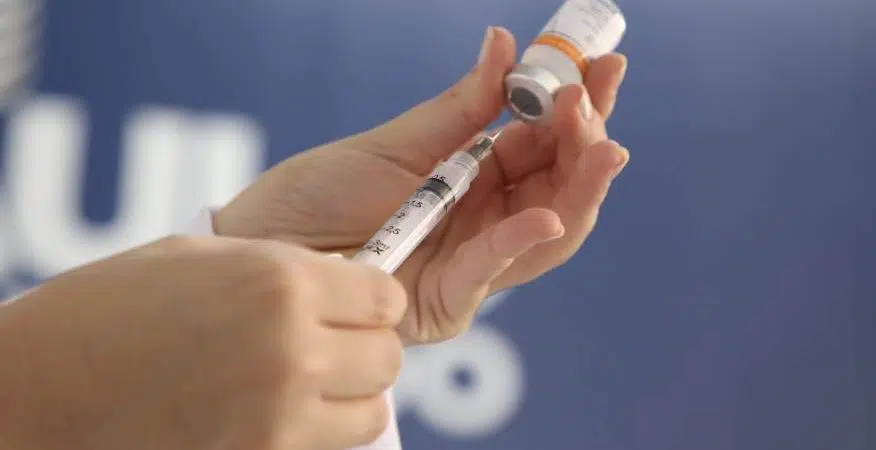 Camaçari: vacinação contra COVID-19 acontece em 23 unidades nesta quinta-feira (17)  