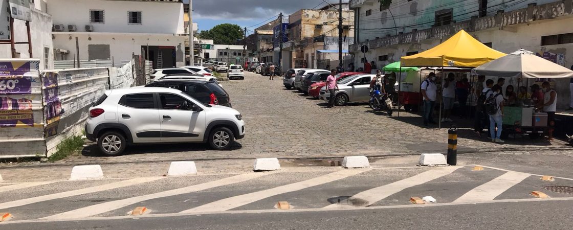 Crise no transporte: Elinaldo explica dificuldade de licitação e dispara “não adianta colar no colo do prefeito”