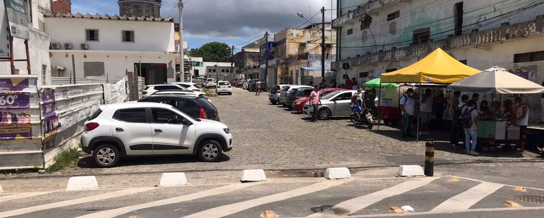 Crise no transporte: Elinaldo explica dificuldade de licitação e dispara “não adianta colar no colo do prefeito”