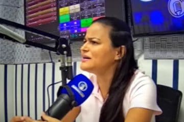 “Contratos de R$ 10 milhões para manutenção e escolas estão sucateadas”, dispara vereadora Débora Regis