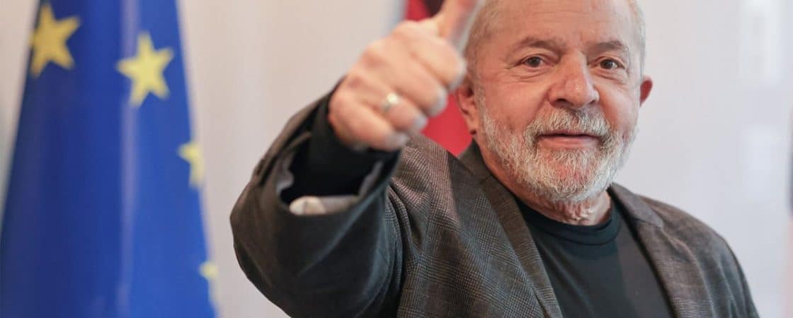 Lula tem 43% dos votos, Bolsonaro 26%, Moro 8% e Ciro 7%, diz pesquisa