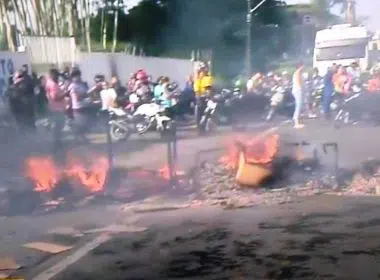Manifestantes fecham rodovia e cobram ajuda financeira a afetados pela chuva na Bahia