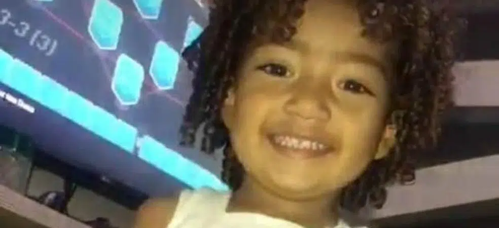 Polícia identifica suspeitos de envolvimento na morte de criança de 2 anos em Feira de Santana