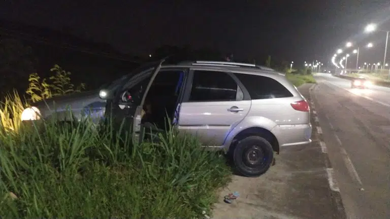 Polícia Rodoviária encontra mais de 100 kg de maconha dentro de carro em Simões Filho