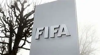 Sem hino e sem bandeira: Fifa anuncia pacote de sanções contra a Rússia 