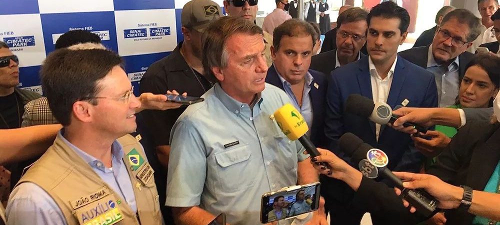 Bolsonaro estima rebaixamento da pandemia da covid-19 para endemia até final de março