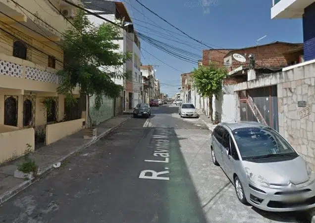 Homem e adolescente são mortos a tiros na Boca do Rio, em Salvador; criança ficou ferida