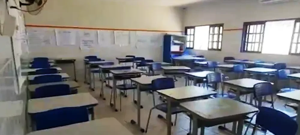 Alunos ficam sem aulas após escola ter refeições roubadas em Salvador