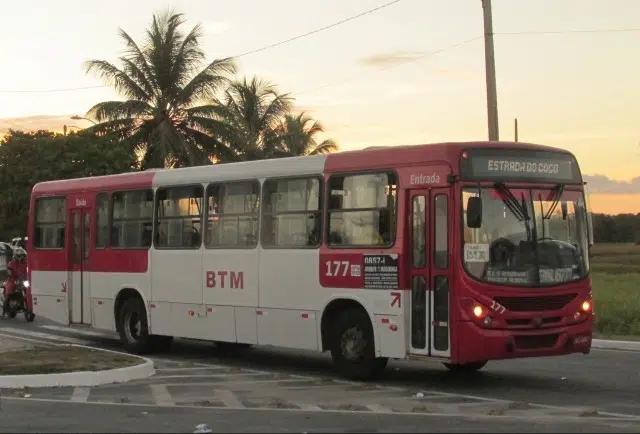 Ônibus do transporte metropolitano param de operar por falta de combustível