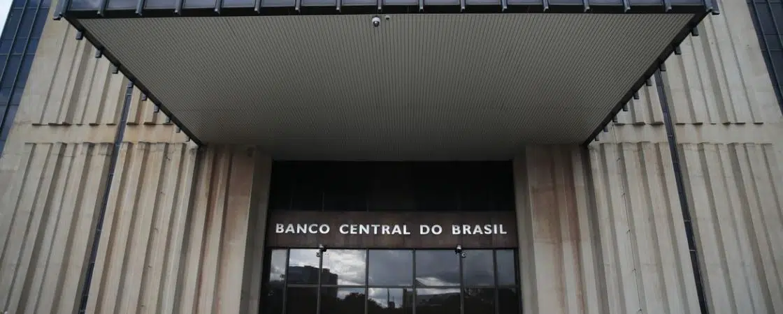 Pix está ameaçado se Bolsonaro só der aumento a policiais, diz Sindicato