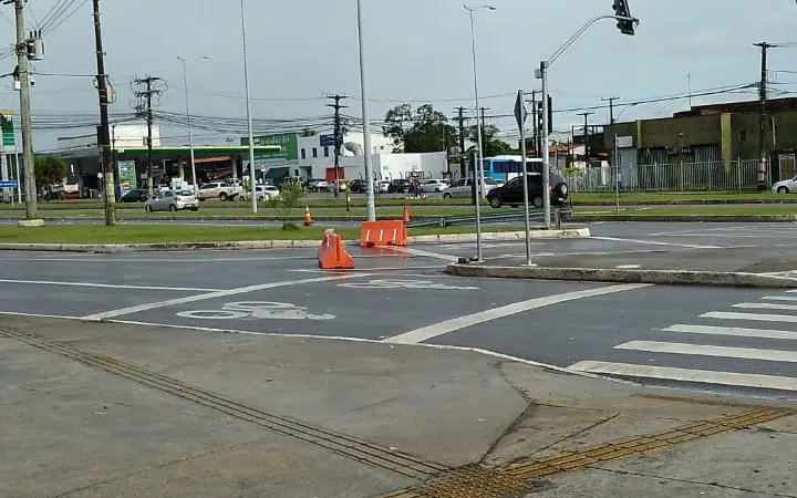 Camaçari: Com Avenida Jorge Amado interditada, motoristas enfrentam transtorno