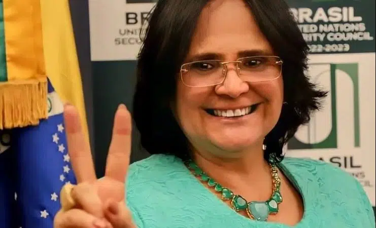Ex-ministra de Bolsonaro, Damares é eleita senadora