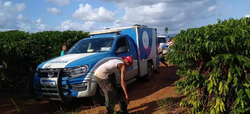 Feminicídio: Mulher é morta com golpes de facão em fazenda de plantação de café na Bahia