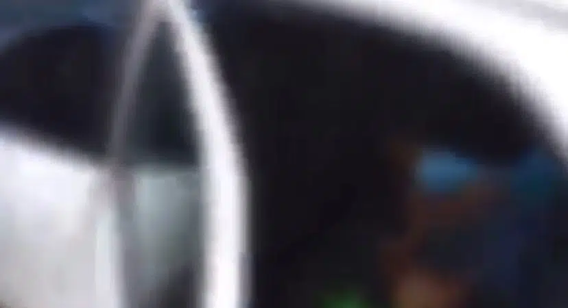 VÍDEO: Jovem é alvejado por tiros dentro de carro por aplicativo em Salvador