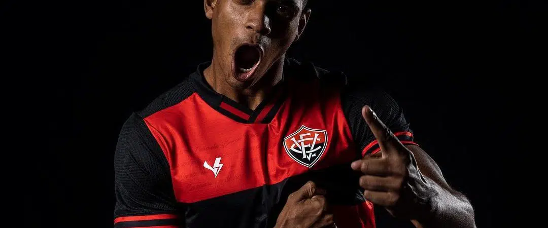 Vitória apresenta novos uniformes da temporada 2022; confira