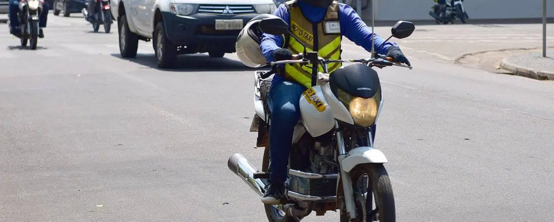 Homem assalta mototaxista após solicitar corrida em Simões Filho 