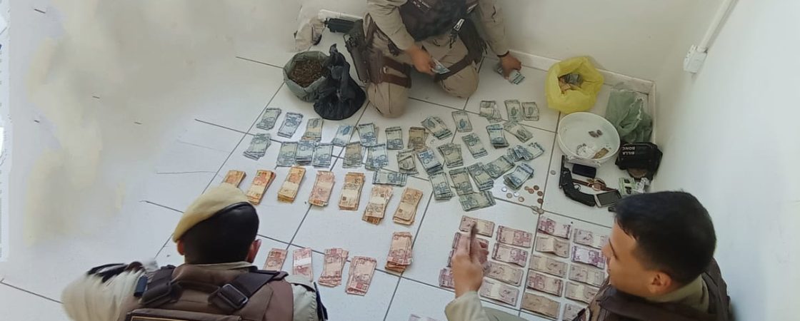 Homem que faturava com pedágio ilegal é capturado com R$ 13 mil