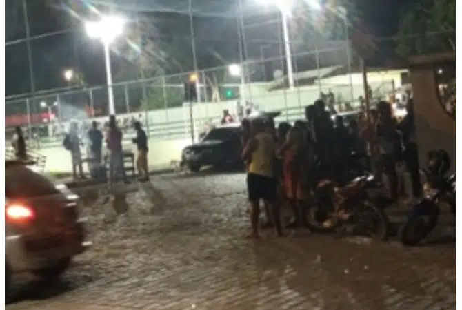Morre uma das vítimas de atentado em quadra de esportes na Bahia; uma criança foi baleada