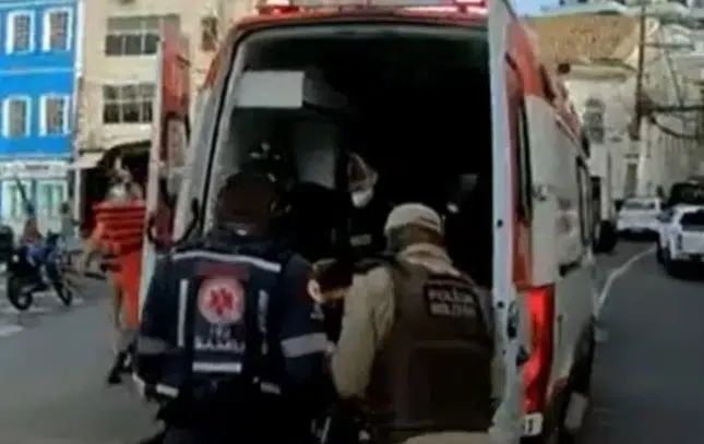 Polícia tenta localizar suspeito de disparar contra segurança em ponto turístico de Salvador