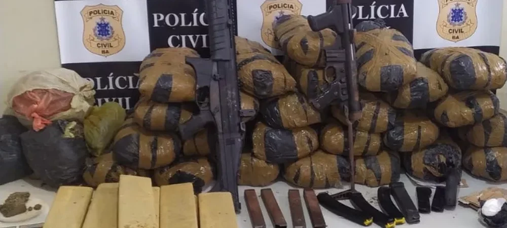 Policiais apreendem 40 quilos de maconha e armas em Santo Antônio de Jesus