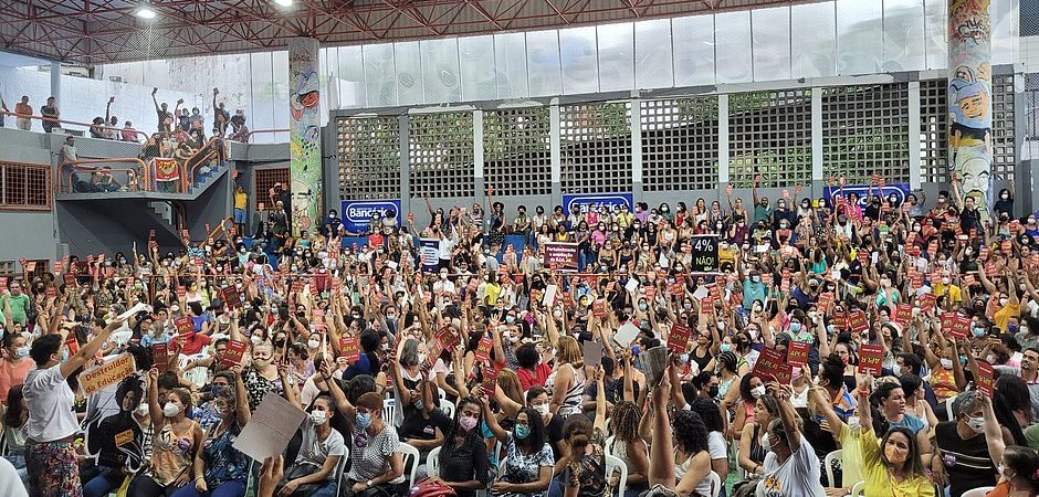 Professores da rede municipal de Salvador iniciam greve por tempo indeterminado