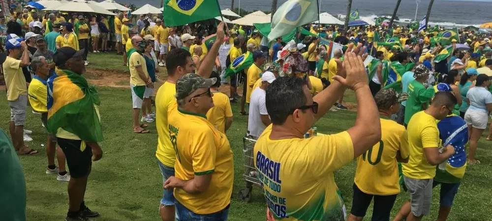 Salvador: manifestantes fazem ato em apoio a Bolsonaro e ao deputado condenado pelo STF, Daniel Silveira