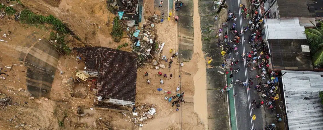 Sobe para 91 nº de mortos pelas chuvas na Grande Recife; 26 estão desaparecidos