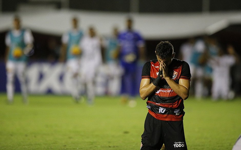 Vitória Sofre Gol Relâmpago E Perde Para O Botafogo-PB Na Série C ...