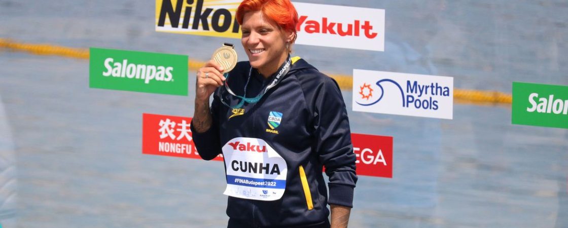 Baiana Ana Marcela conquista ouro nos 5 km do mundial de águas abertas