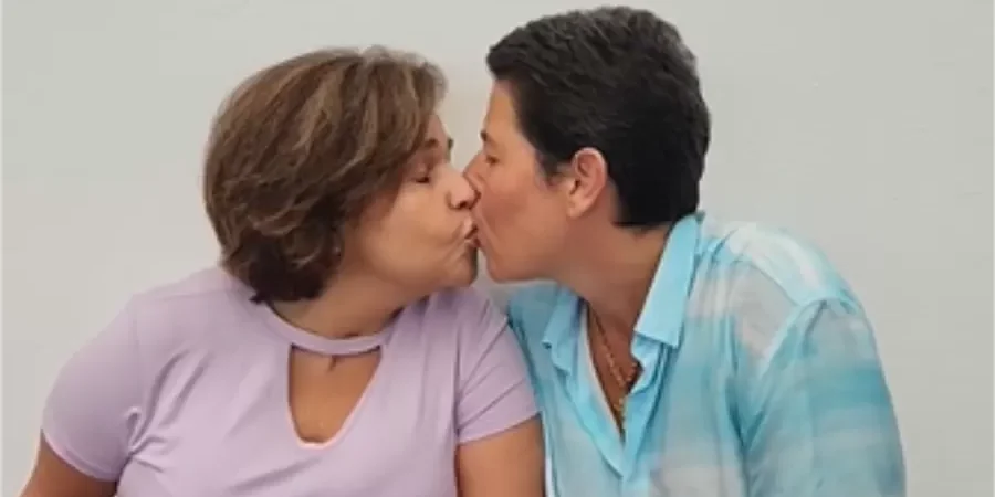 Atriz Claudia Rodrigues e ex-empresária celebram primeiro Dia dos Namorados juntas