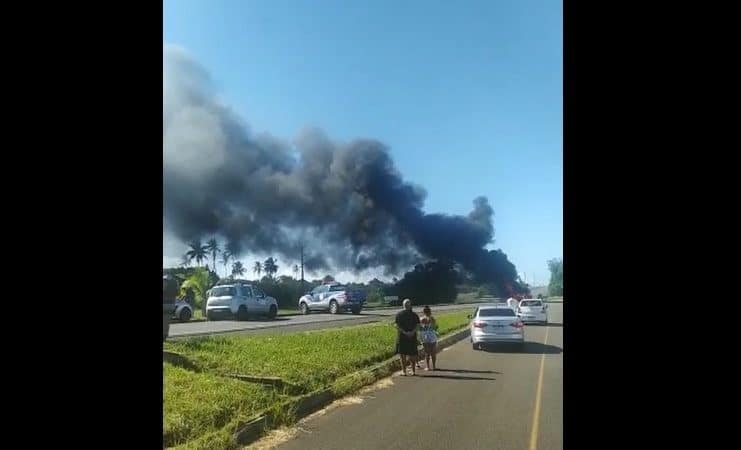 VÍDEO: Veículo é destruído por incêndio na BA-099