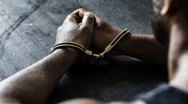 Homem é condenado a 24 anos de prisão após assassinato em bar de Candeias