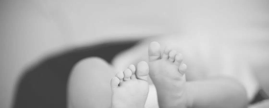 Bebê encontrado morto em creche foi vítima de asfixia por afogamento, aponta laudo