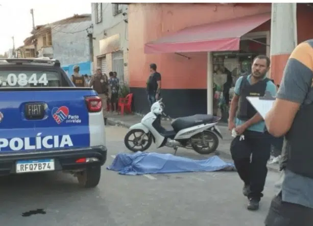Motociclista é interceptado por criminosos e morto com mais de 15 tiros em Porto Seguro