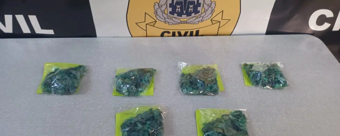 Polícia Civil apreende 1.100 pedras de esmeraldas
