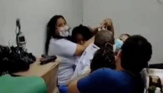 Salvador: Enfermeira é agredida durante vacinação contra a Covid-19